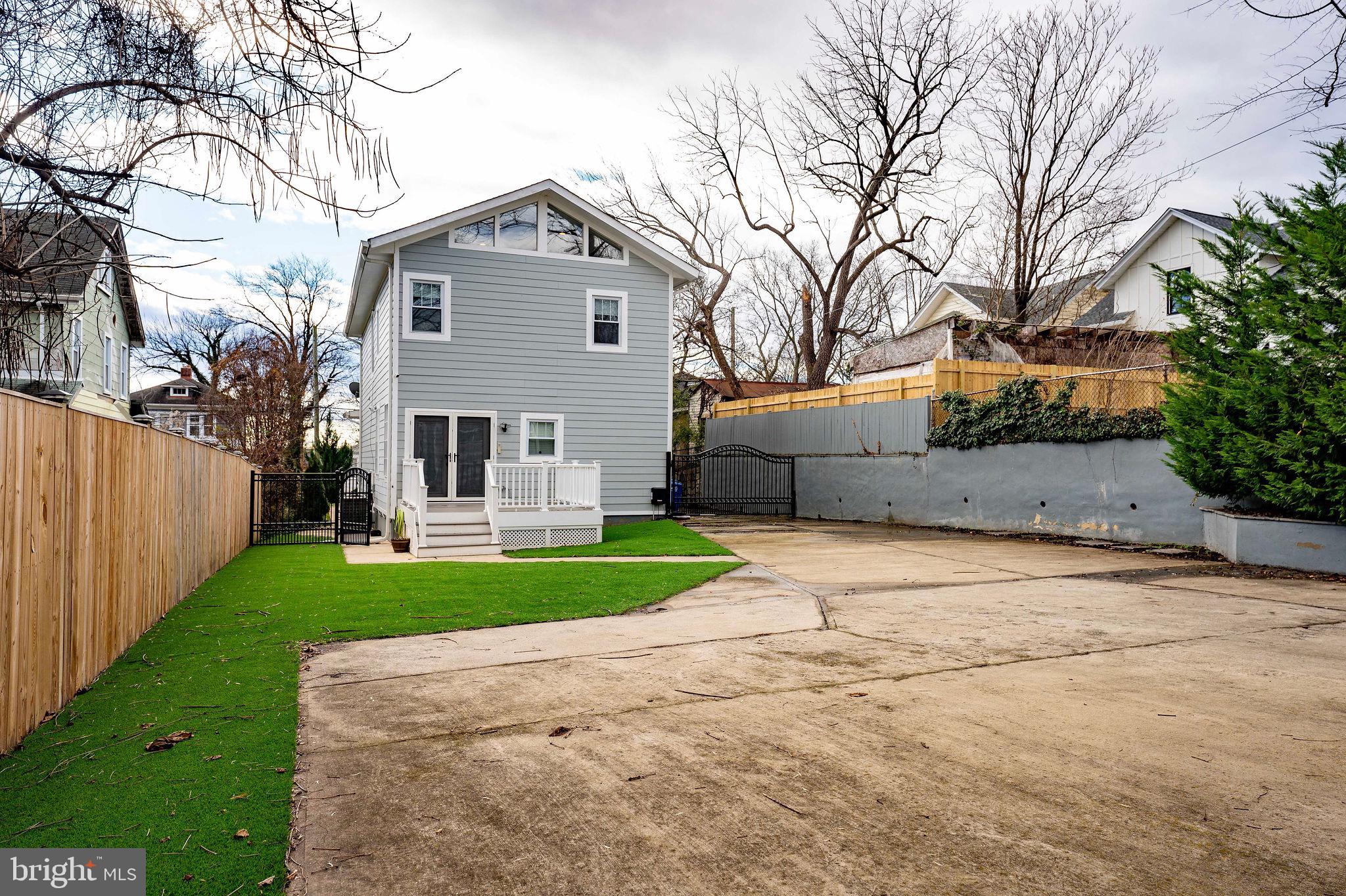 1304 Franklin St NE
