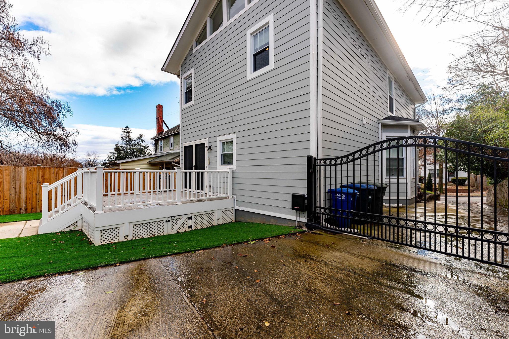 1304 Franklin St NE