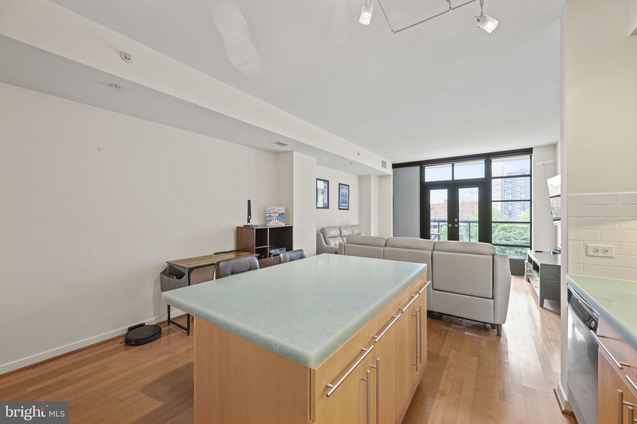 437 New York Ave NW #324