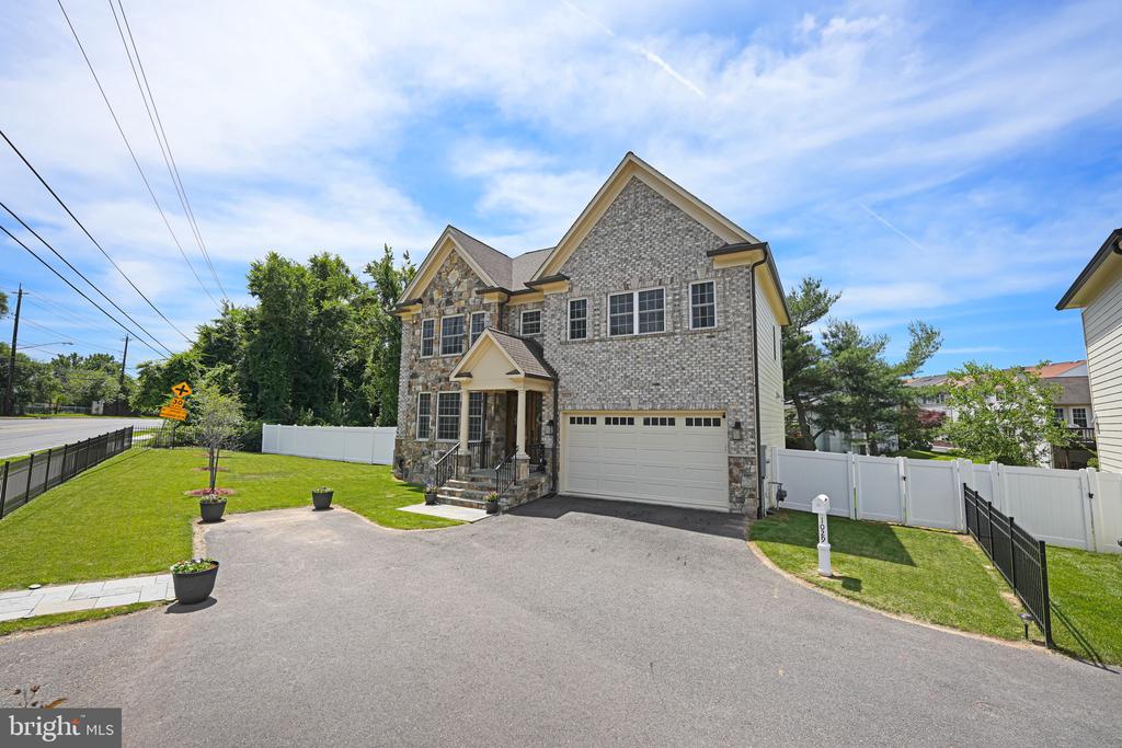 1029 E Randolph Rd