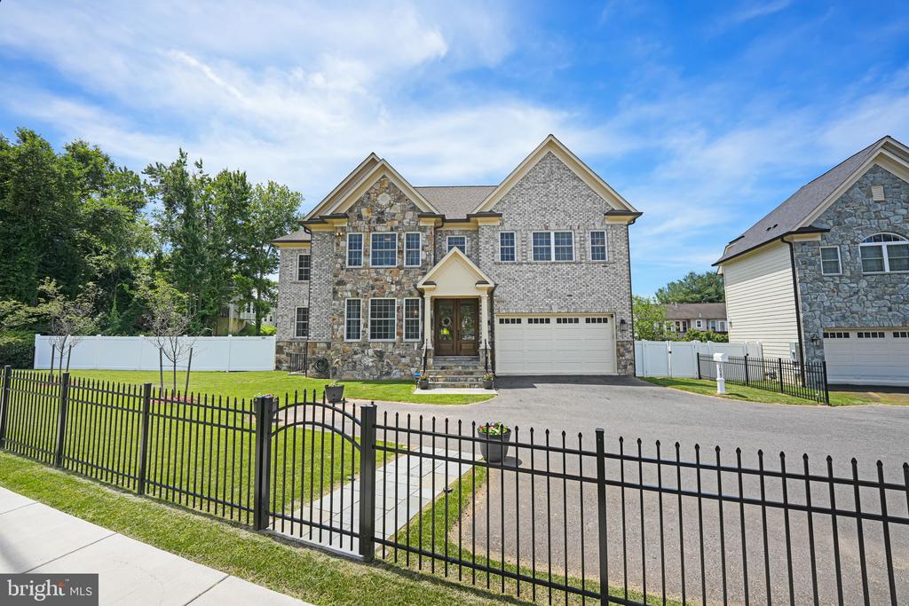 1029 E Randolph Rd