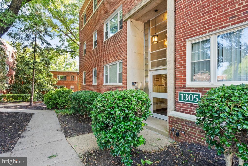 1305 N Ode St #322