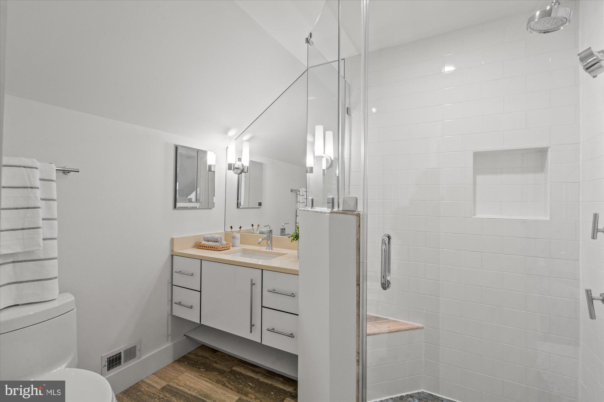 3361 S WAKEFIELD STREET B1