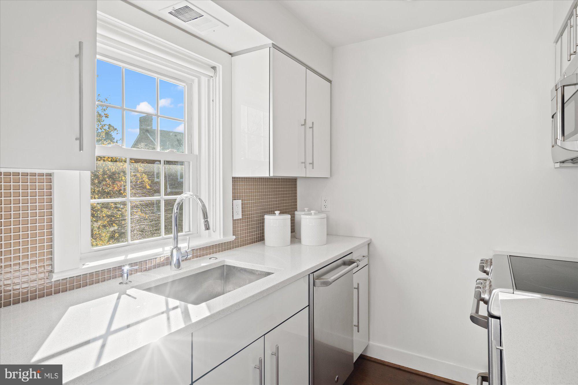 3361 S WAKEFIELD STREET B1