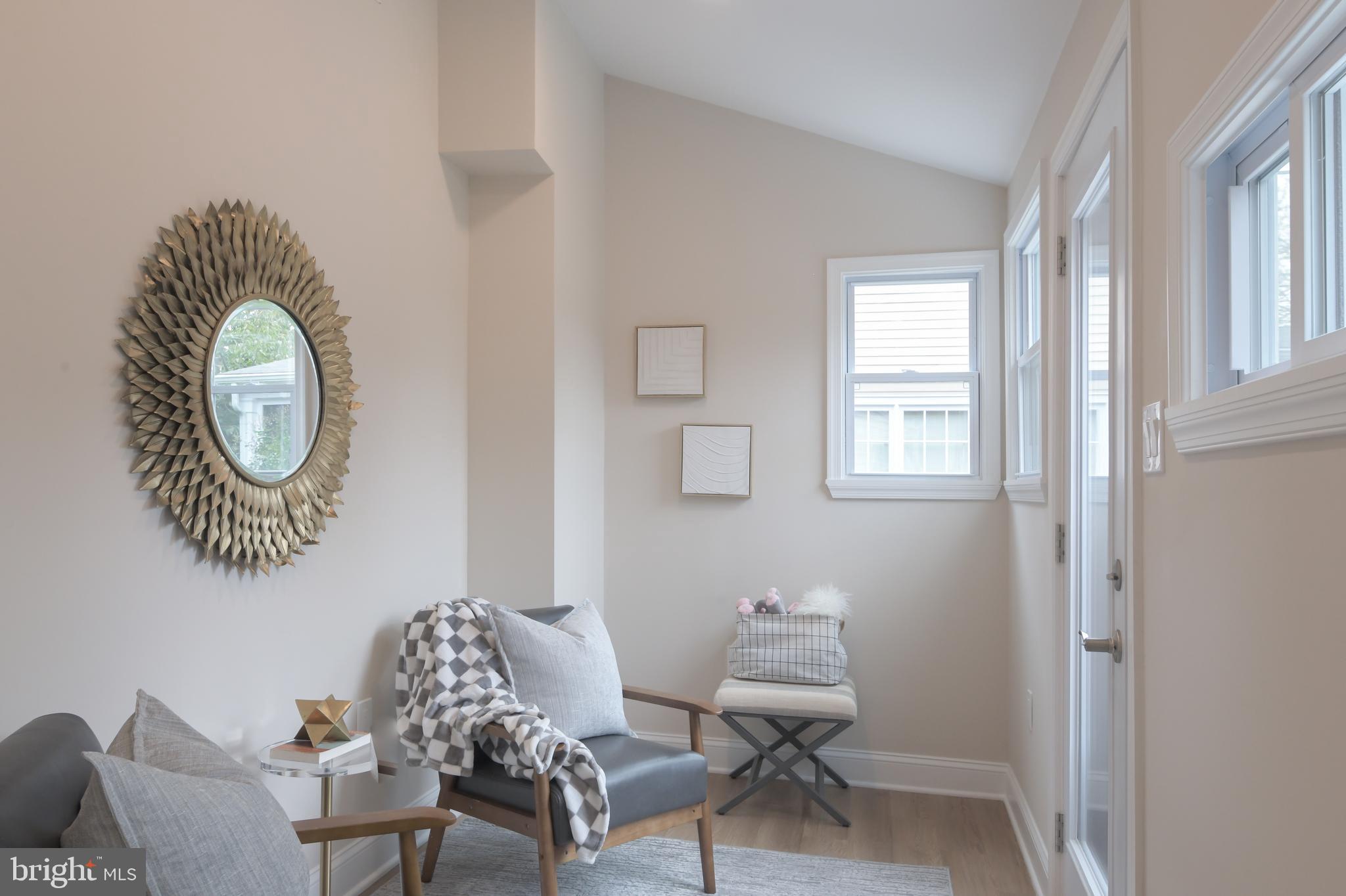 527 E Alexandria Ave