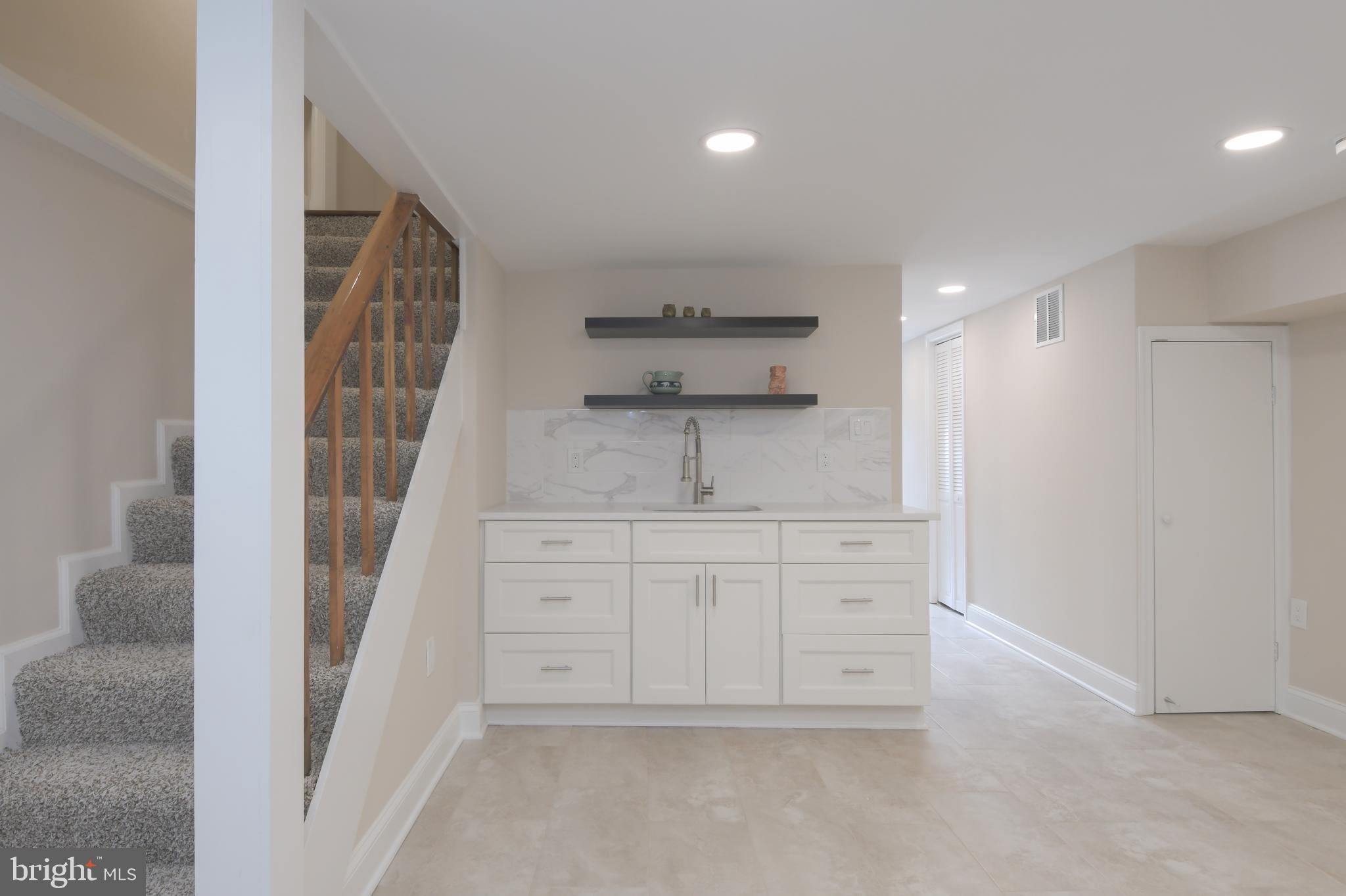 527 E Alexandria Ave