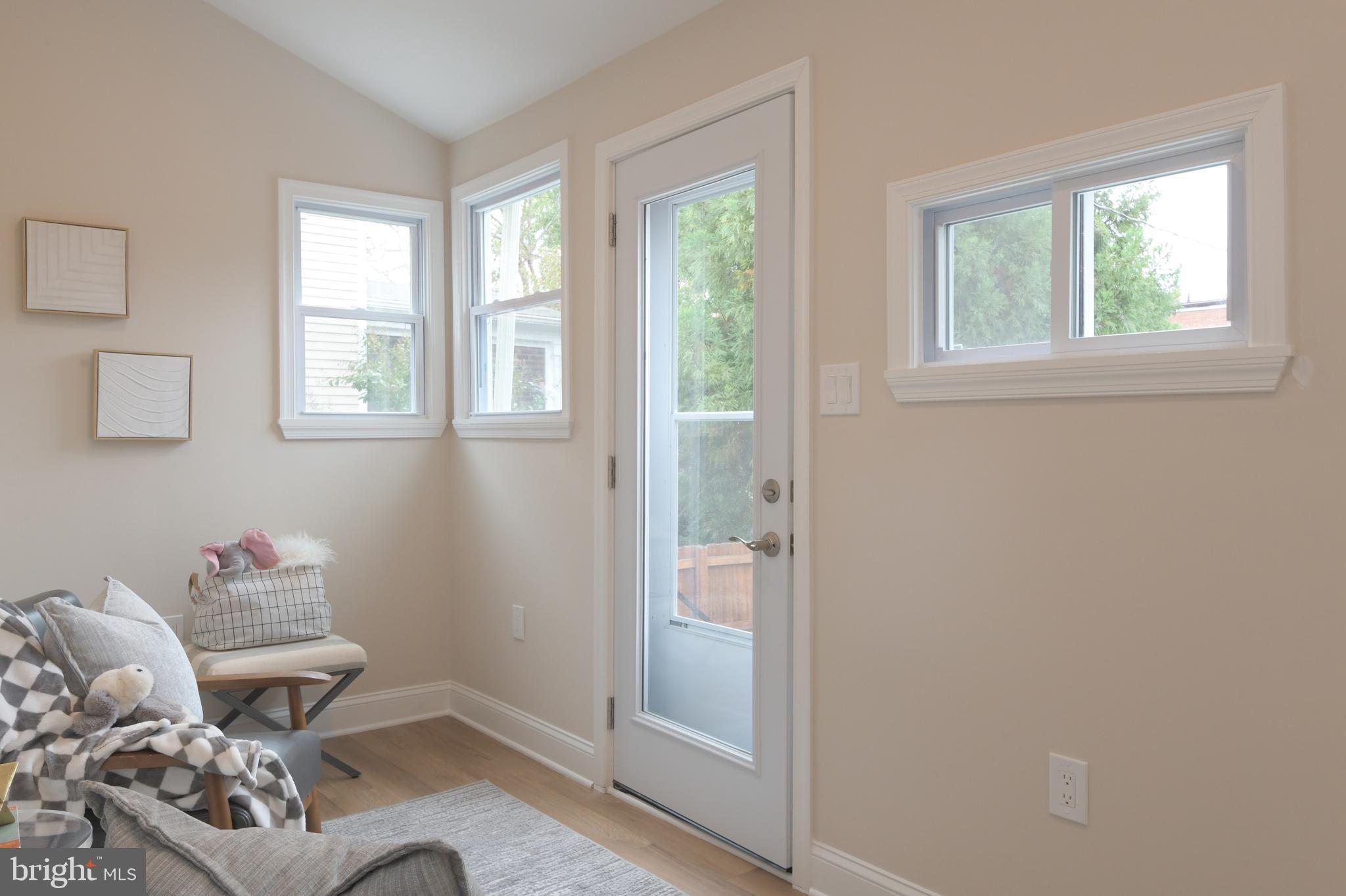 527 E Alexandria Ave