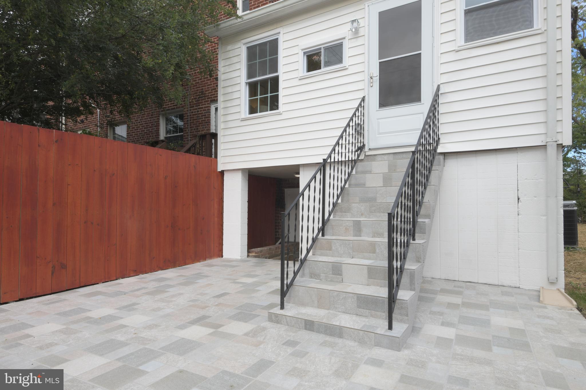 527 E Alexandria Ave