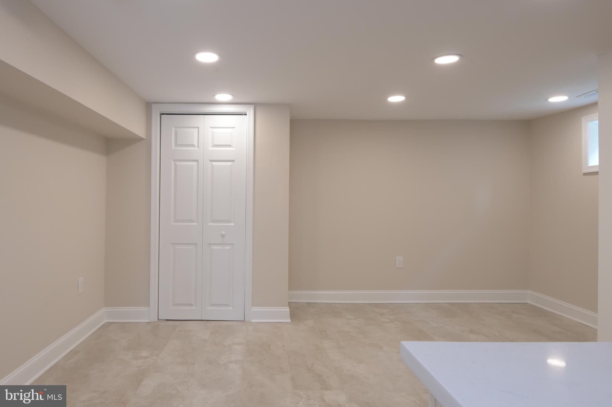 527 E Alexandria Ave