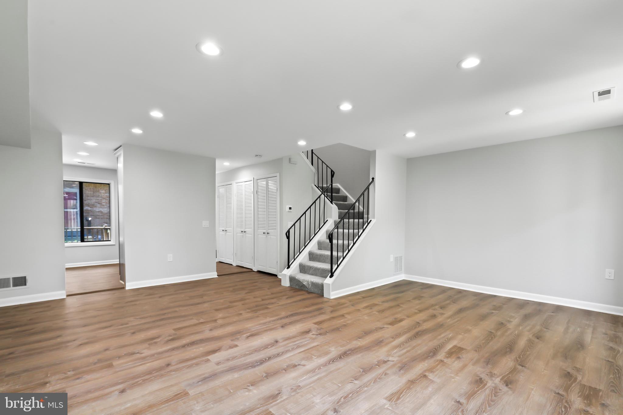 1671 Kenwood Ave