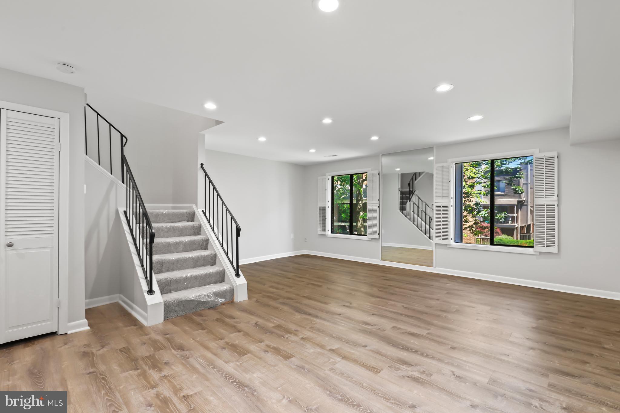 1671 Kenwood Ave