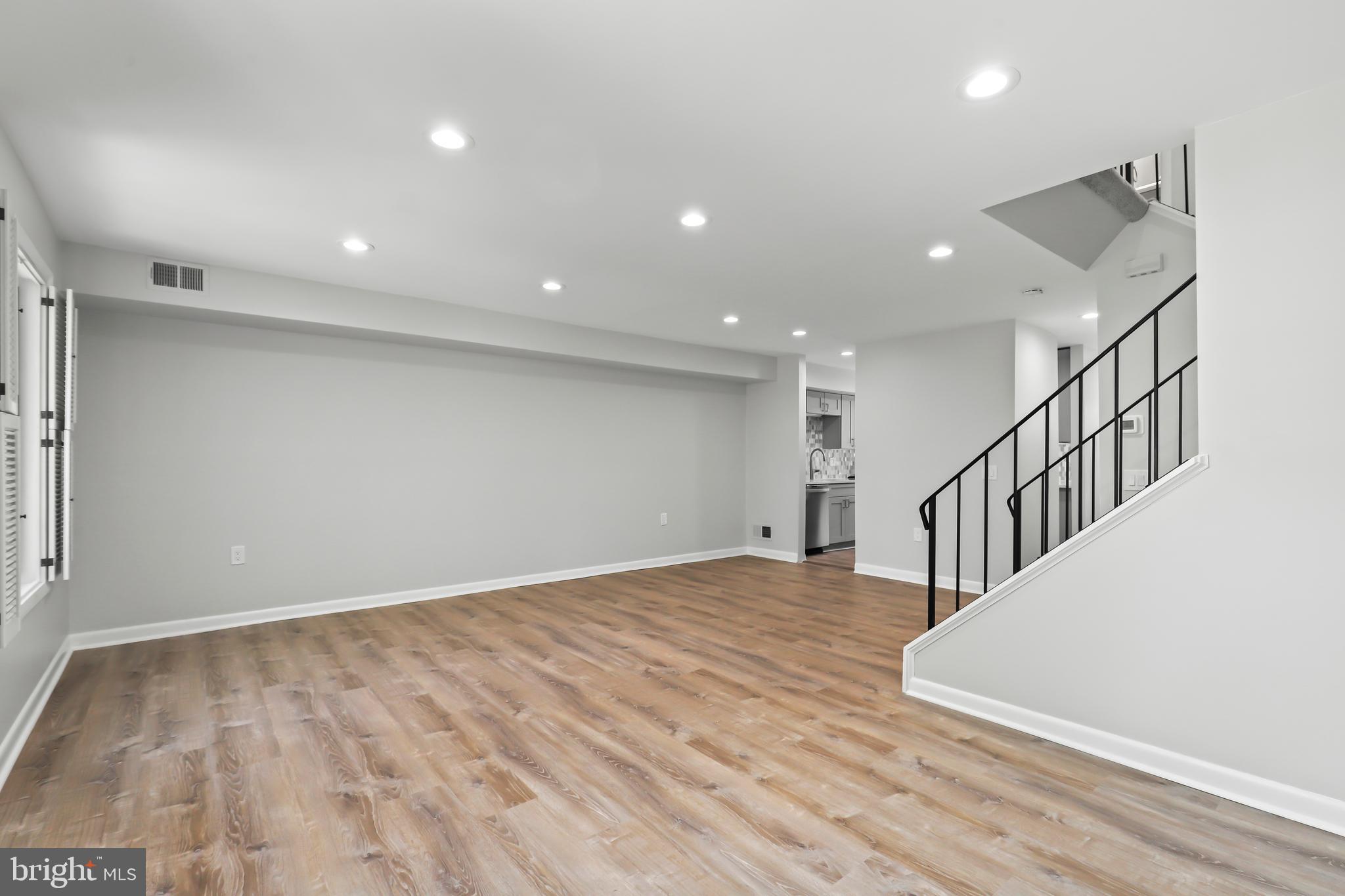 1671 Kenwood Ave