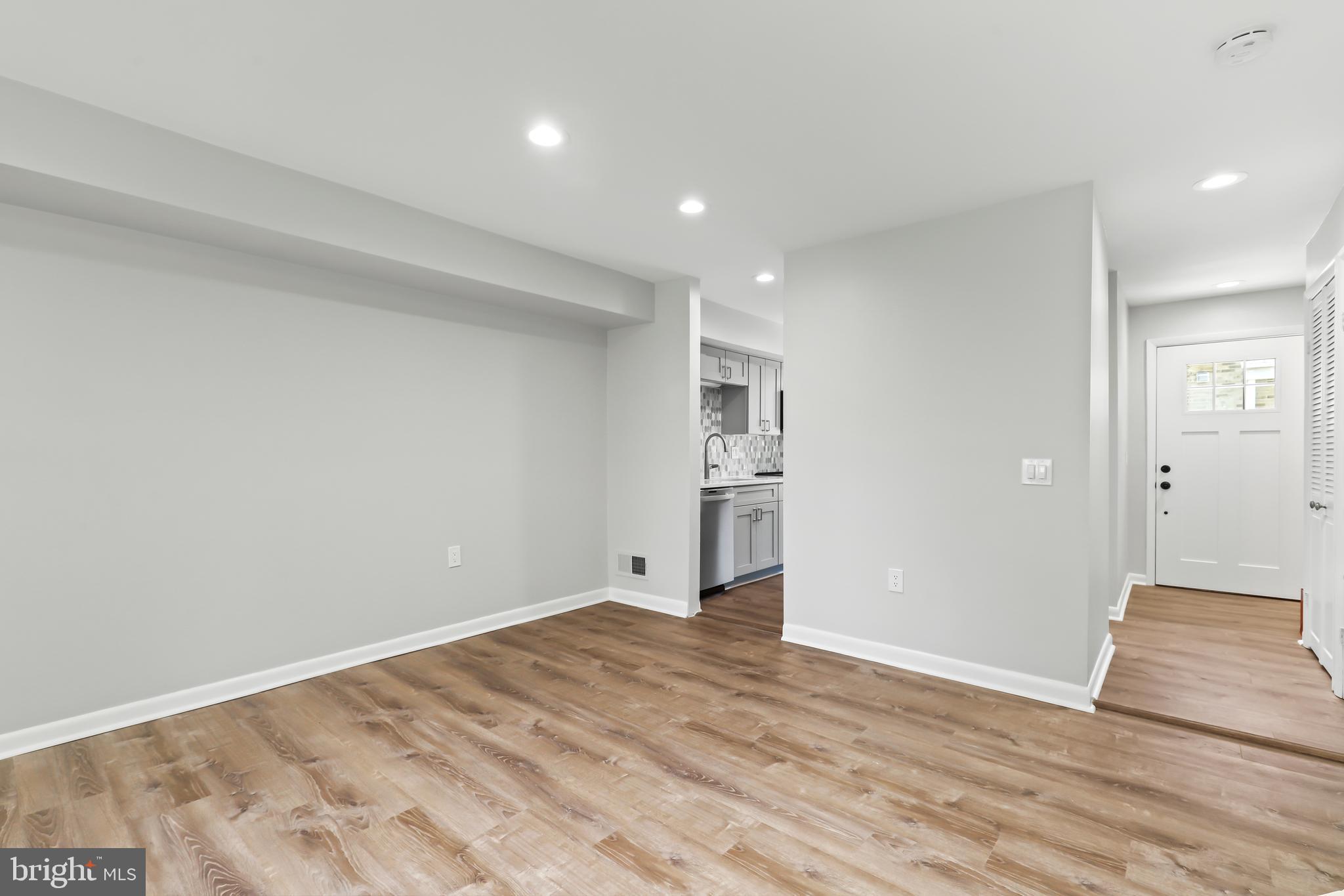 1671 Kenwood Ave