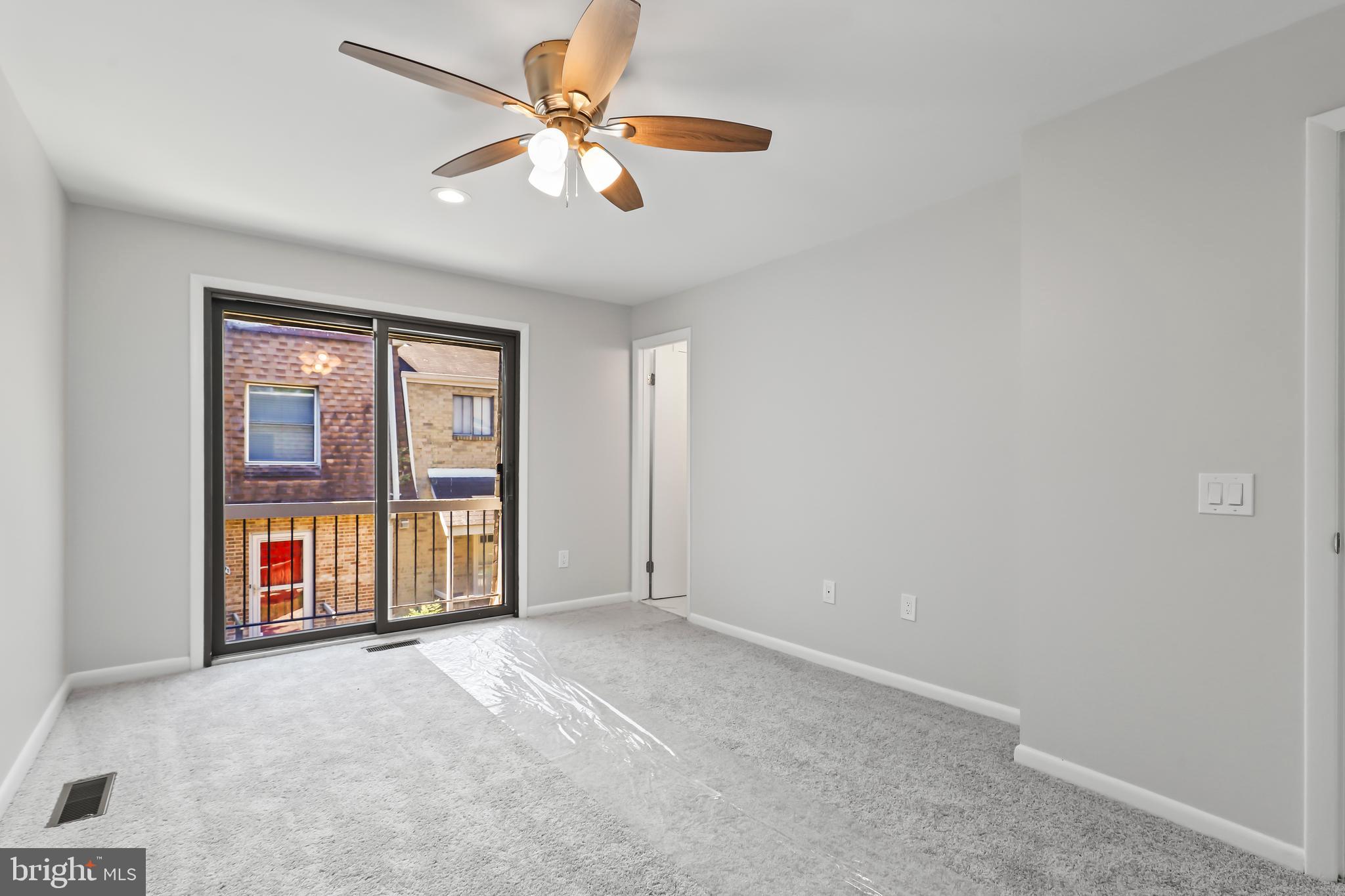 1671 Kenwood Ave
