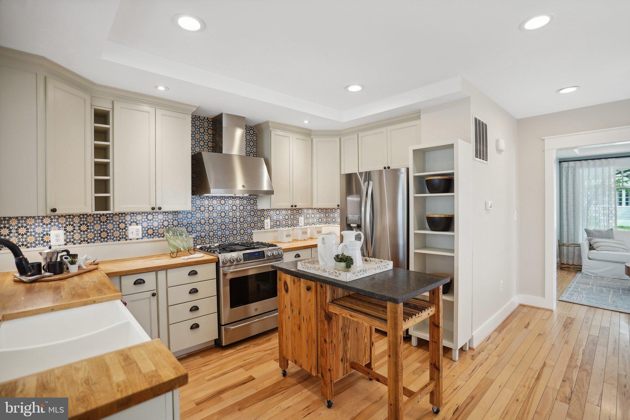 31 E Maple St
