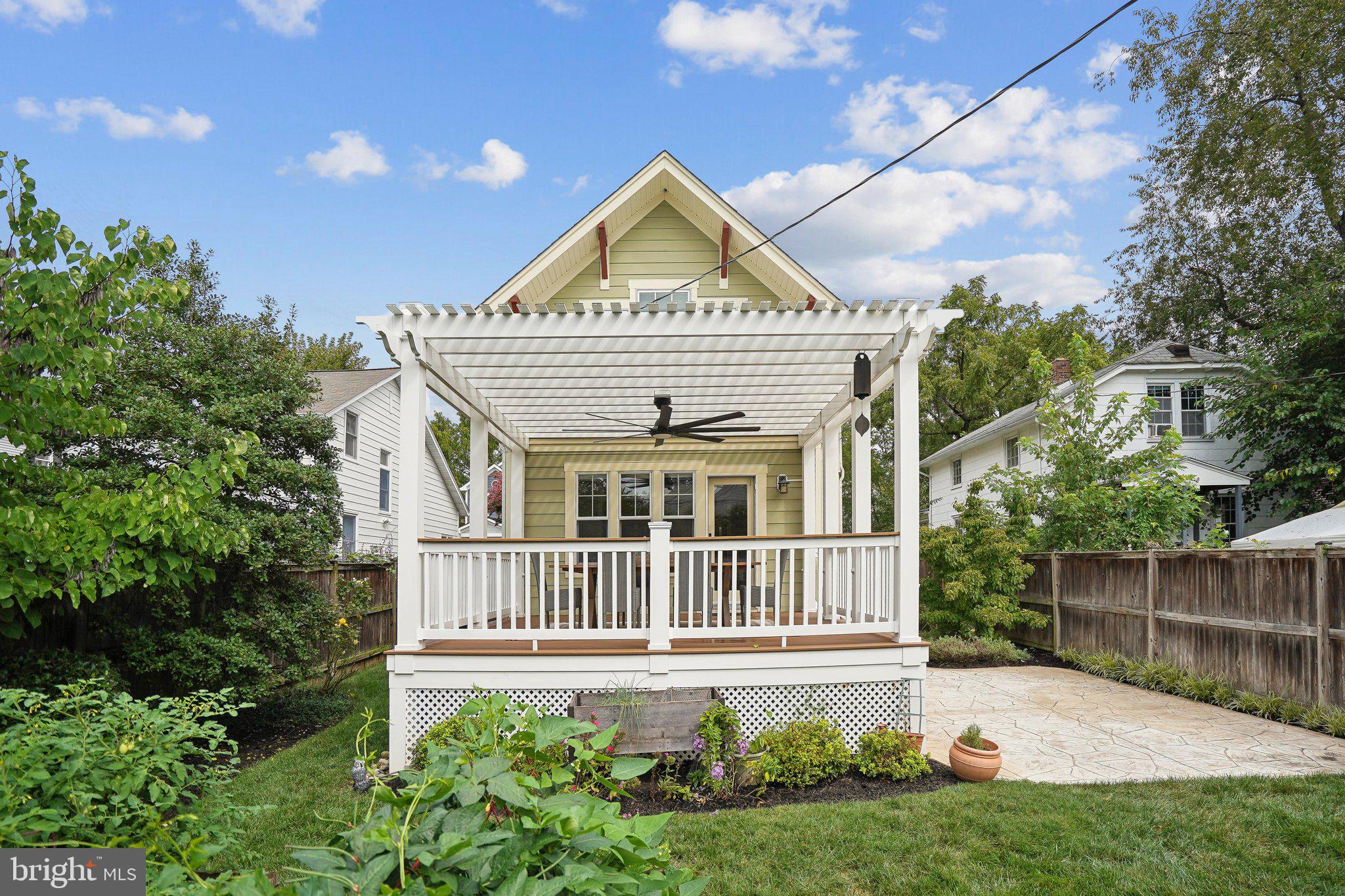 31 E Maple St