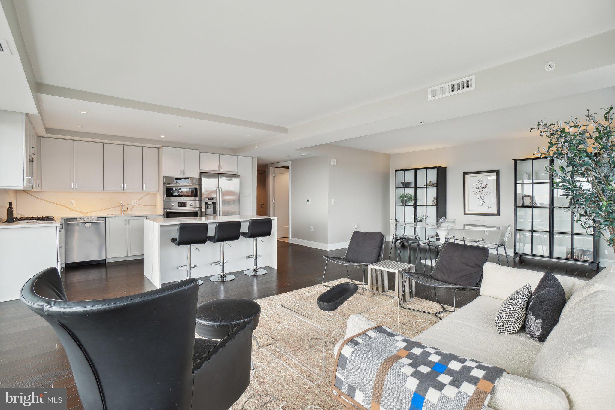 925 N Fairfax St #601