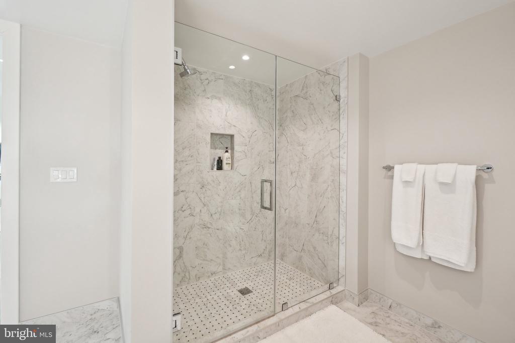 925 N Fairfax St #601