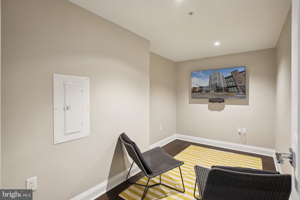 925 N Fairfax St #601