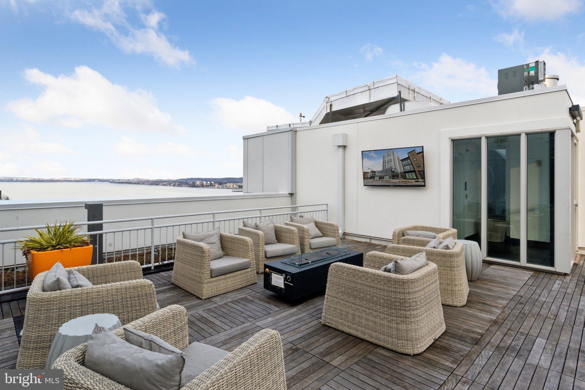 925 N Fairfax St #601