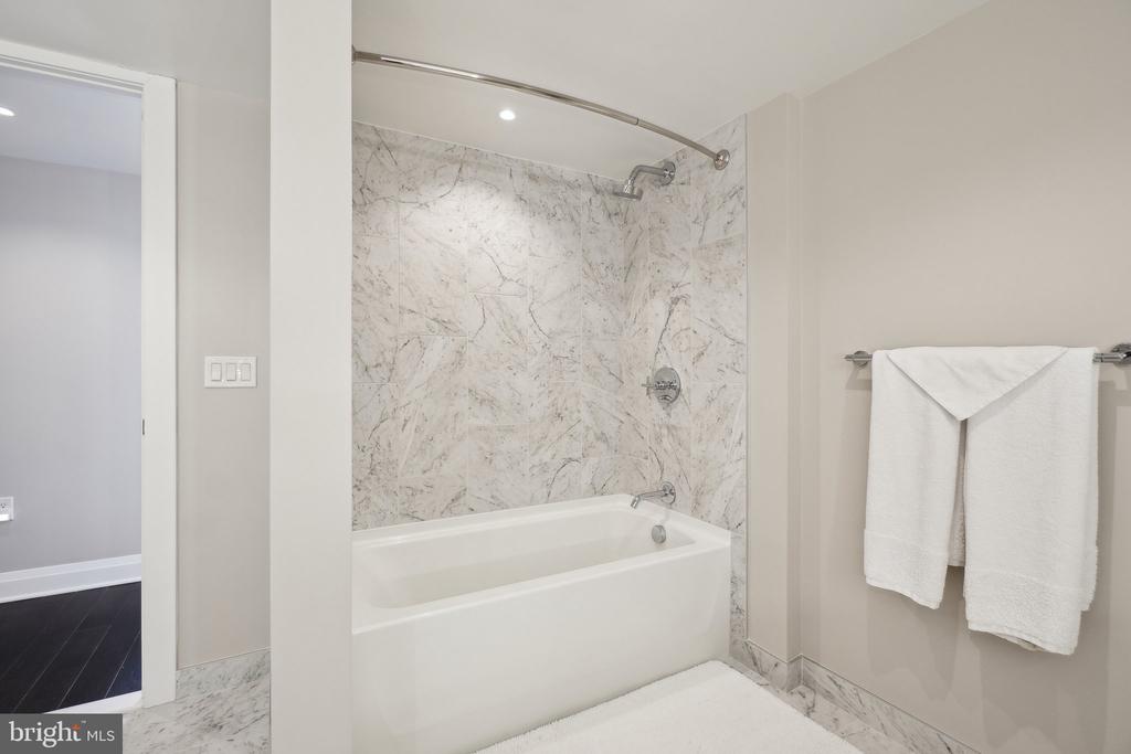 925 N Fairfax St #601