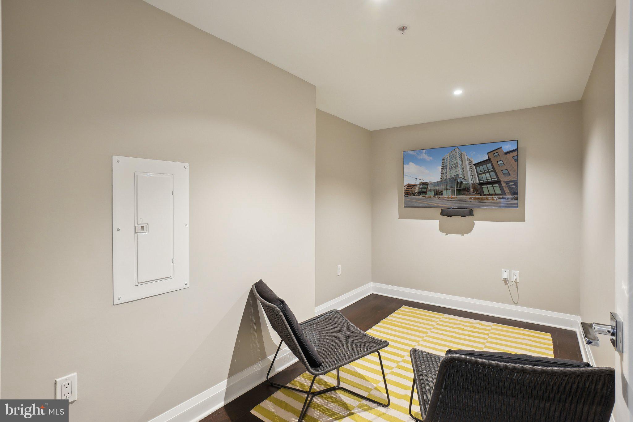 925 N Fairfax St #601