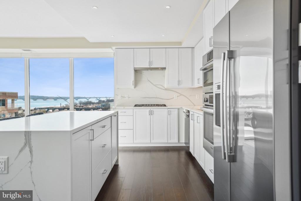 925 N Fairfax St #601