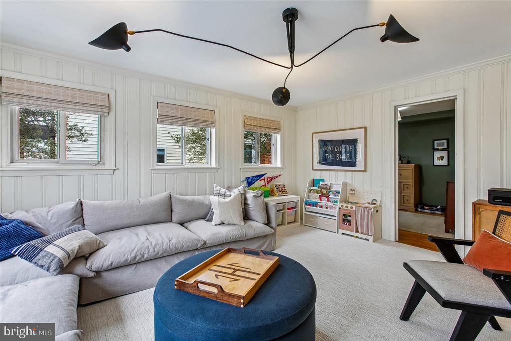 2609 DAVIS AVE.