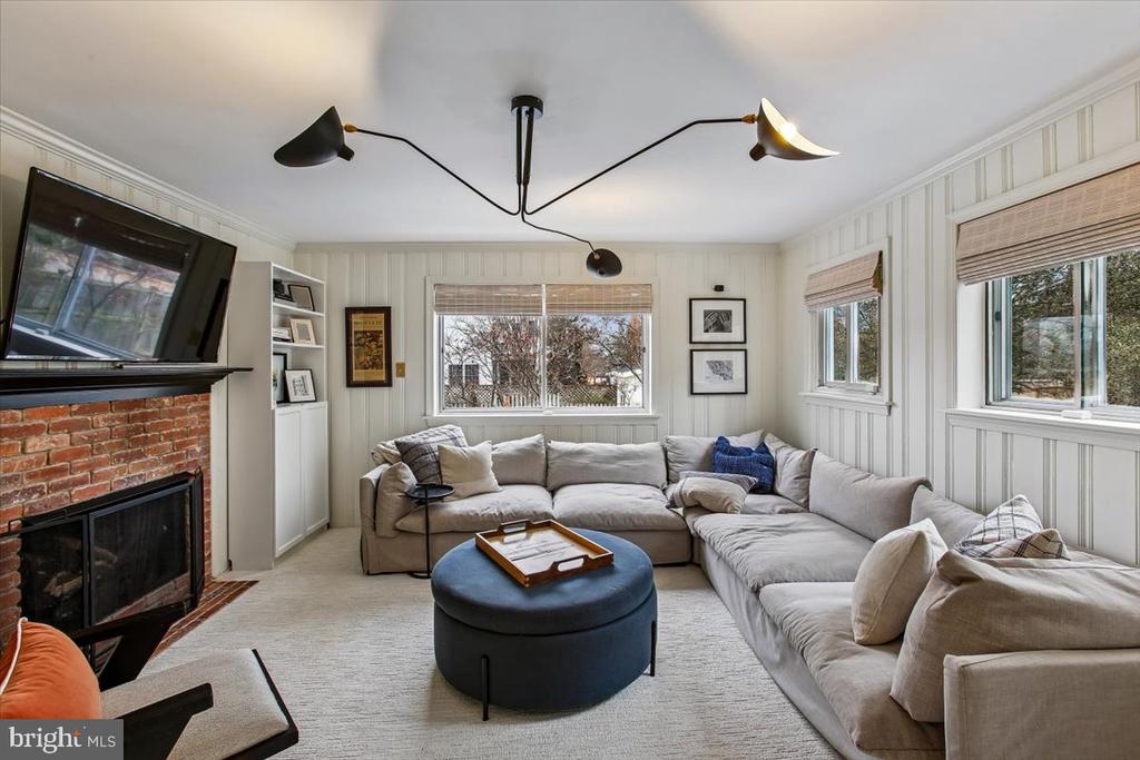 2609 DAVIS AVE.