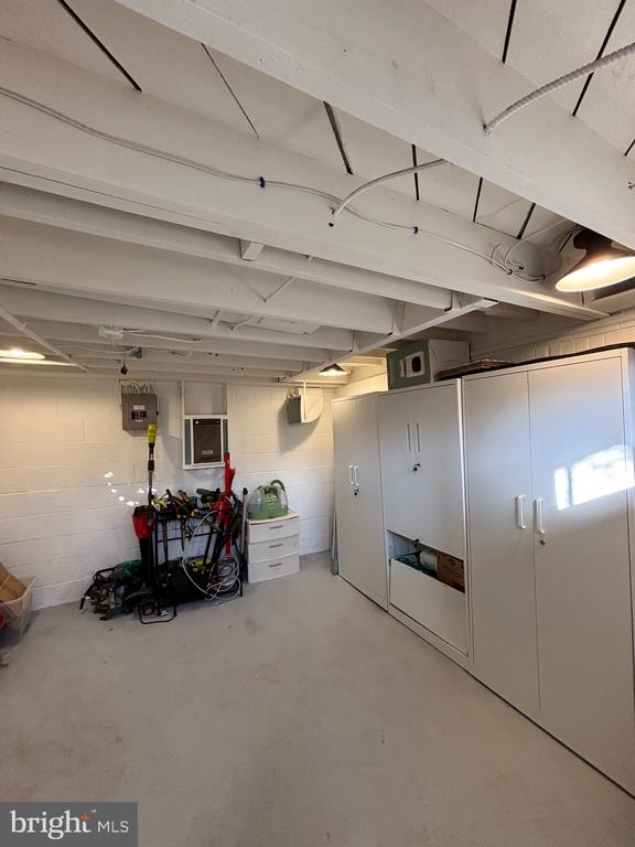 2609 DAVIS AVE.