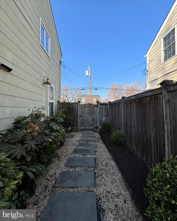 2609 DAVIS AVE.