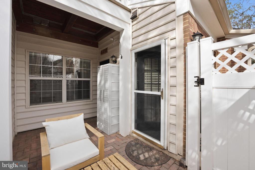 4654 LAMBERT DRIVE
