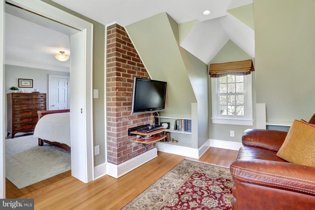 102 W MASON AVENUE