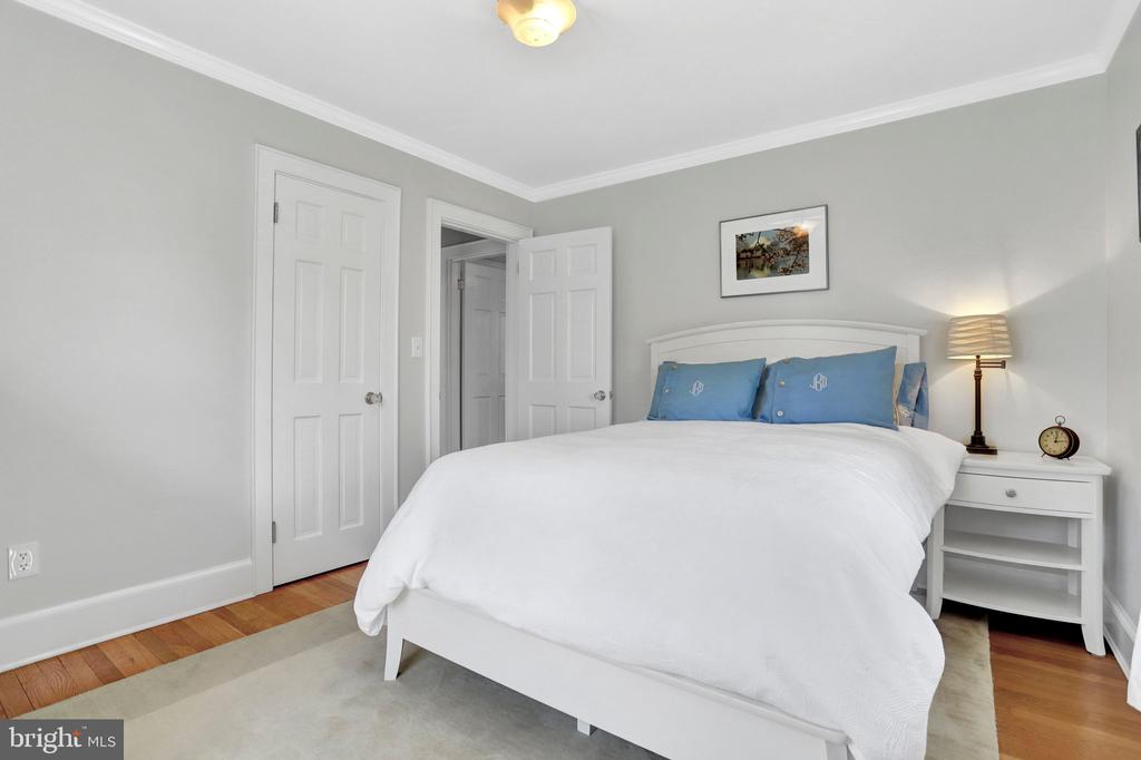 102 W MASON AVENUE