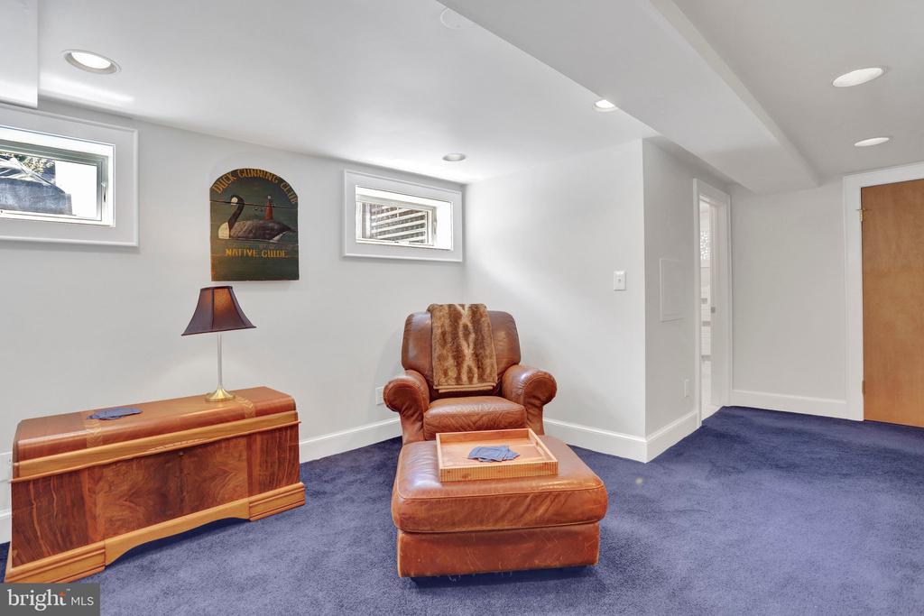 102 W MASON AVENUE