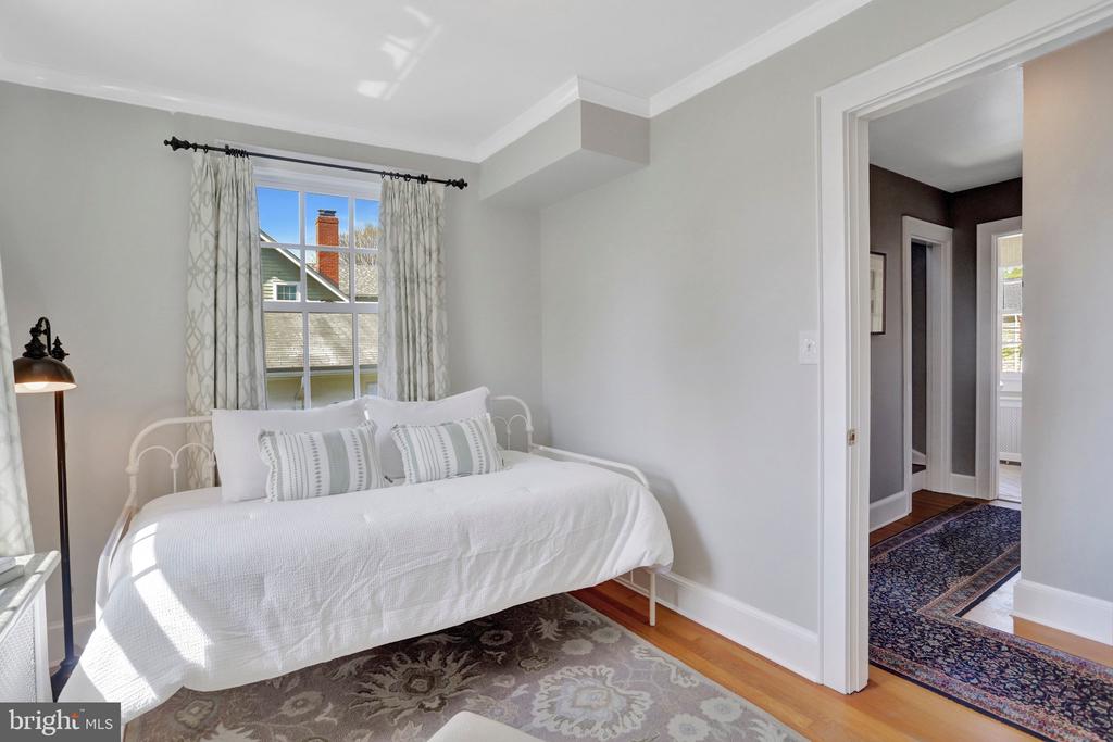 102 W MASON AVENUE