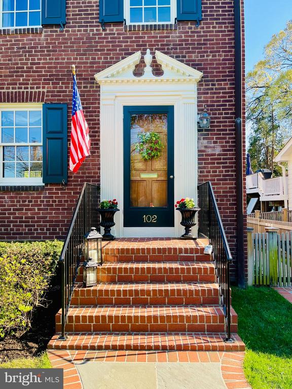 102 W MASON AVENUE