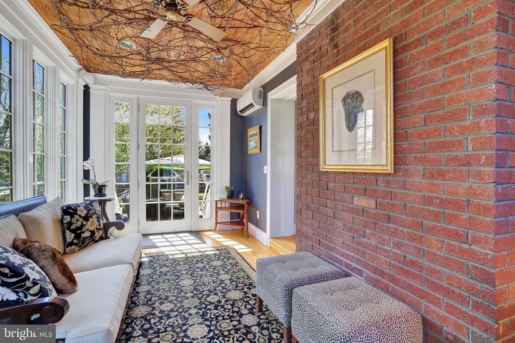 102 W MASON AVENUE