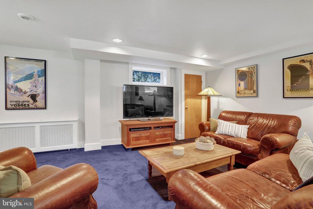102 W MASON AVENUE