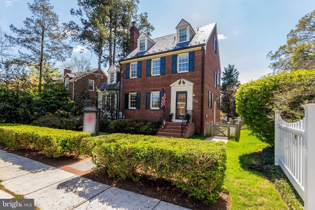 102 W MASON AVENUE