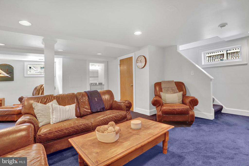 102 W MASON AVENUE