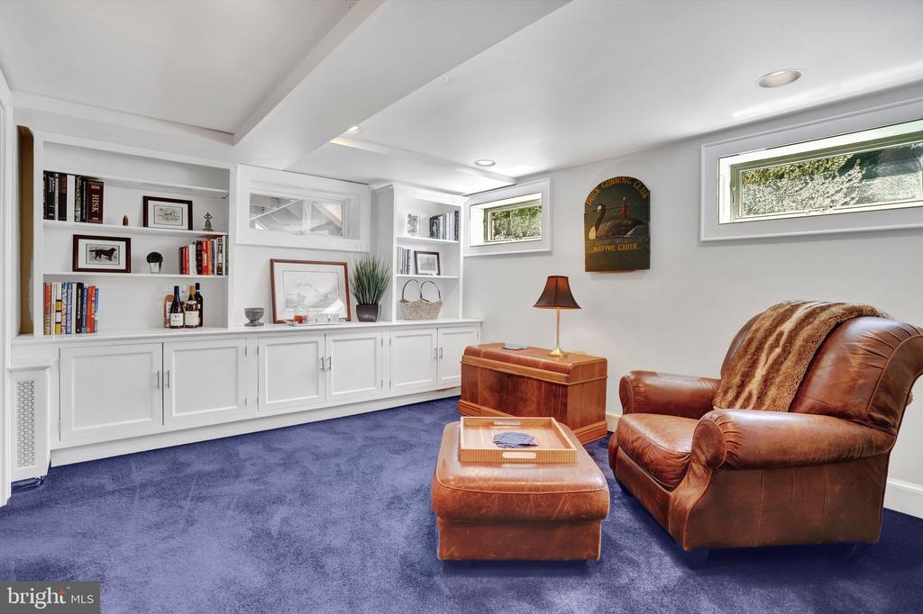 102 W MASON AVENUE