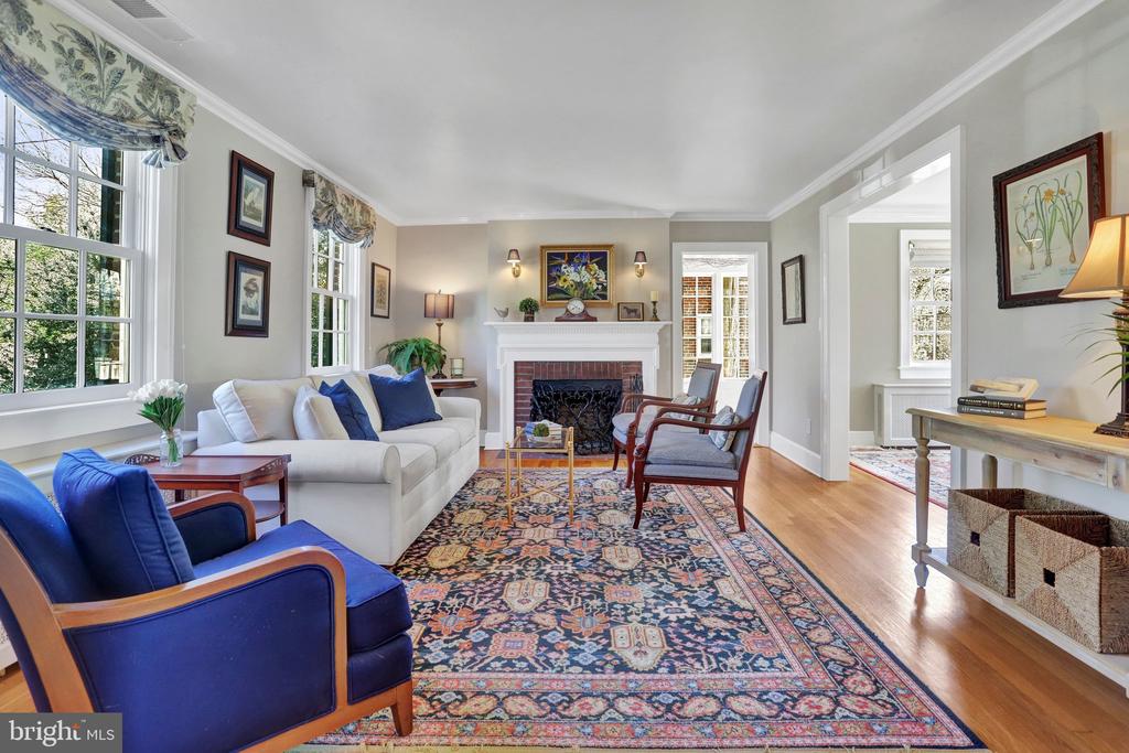 102 W MASON AVENUE