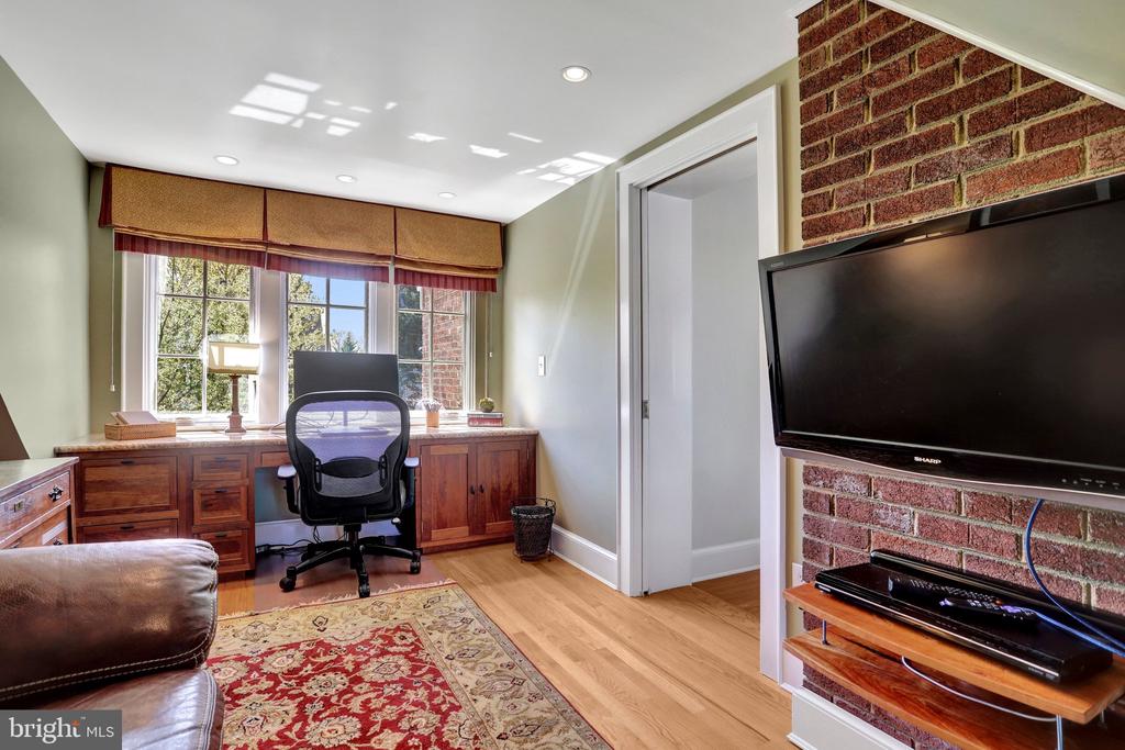 102 W MASON AVENUE