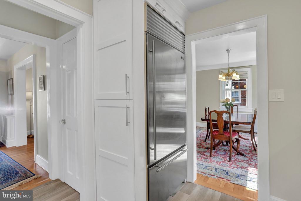 102 W MASON AVENUE