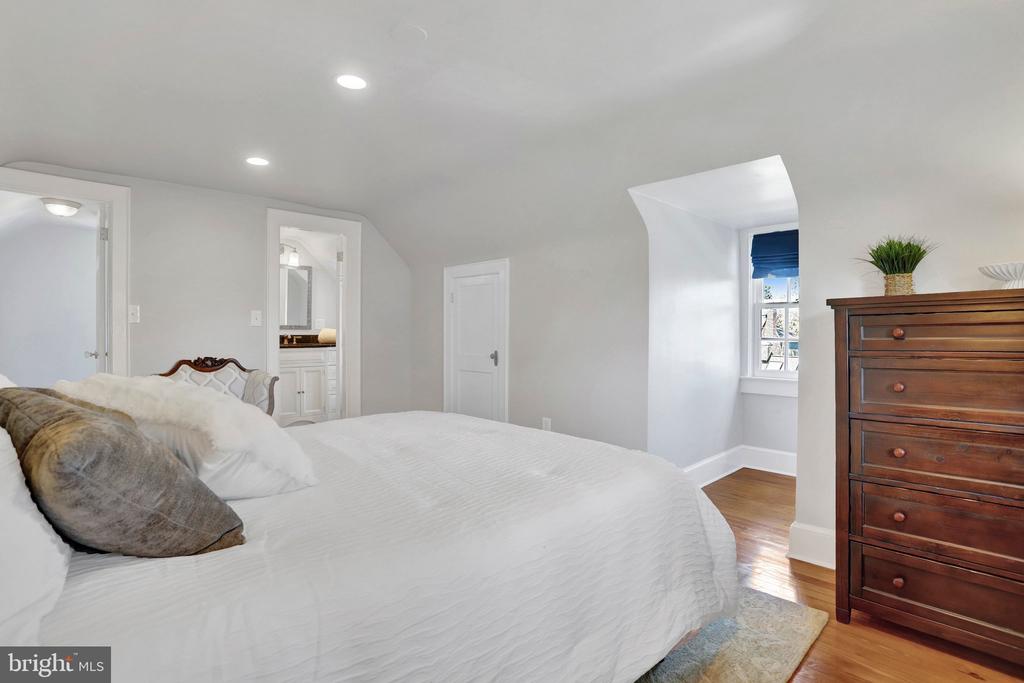 102 W MASON AVENUE