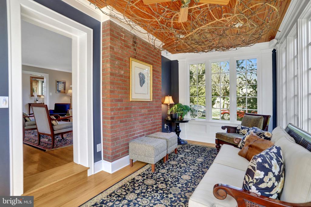 102 W MASON AVENUE