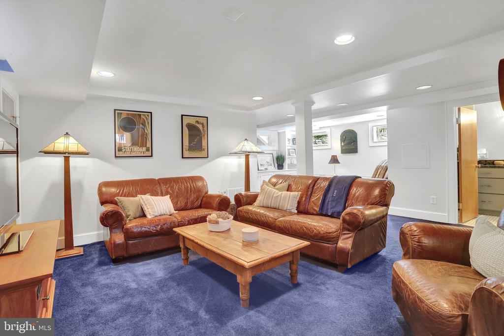 102 W MASON AVENUE