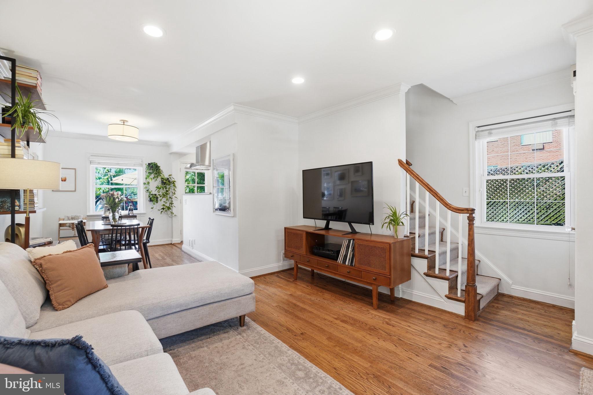 11 E MASON AVENUE