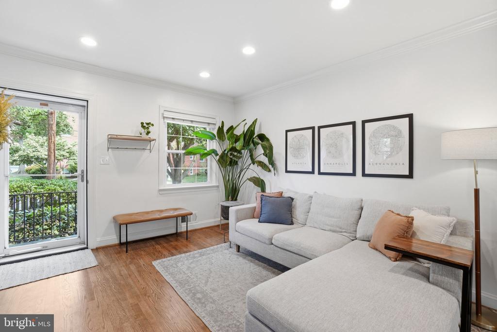 11 E MASON AVENUE